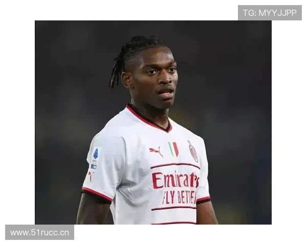 无球跑动与懒散争议:莱奥的战术两面性 无球跑动与懒散争议:莱奥的战术两面性